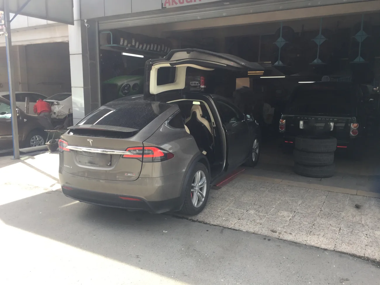 Tesla Model X - Akgün Otomotiv servisinde